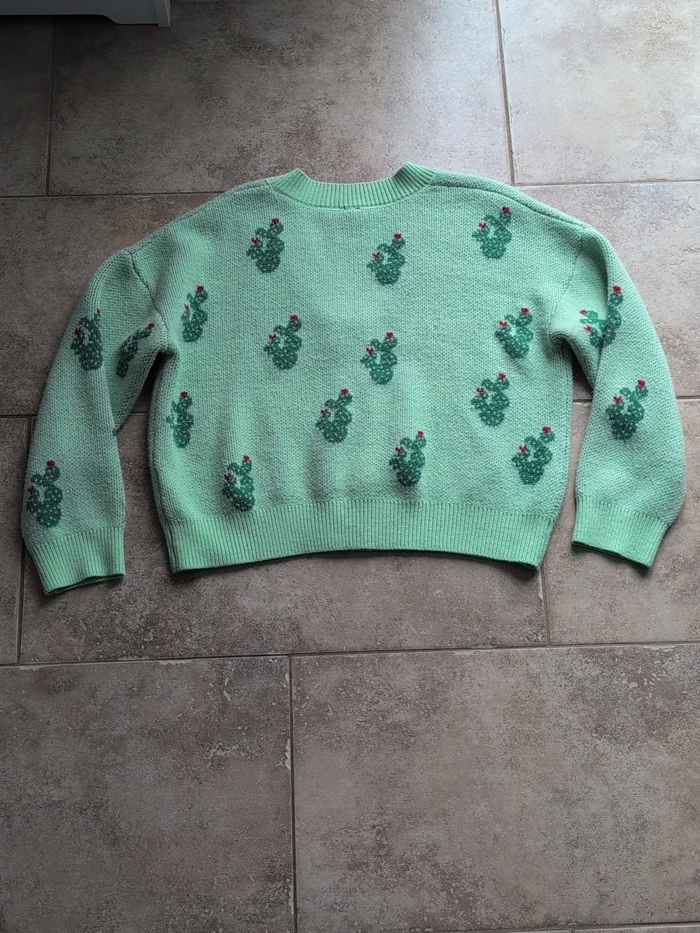 Green cactus cardigan - Picture 10 of 12